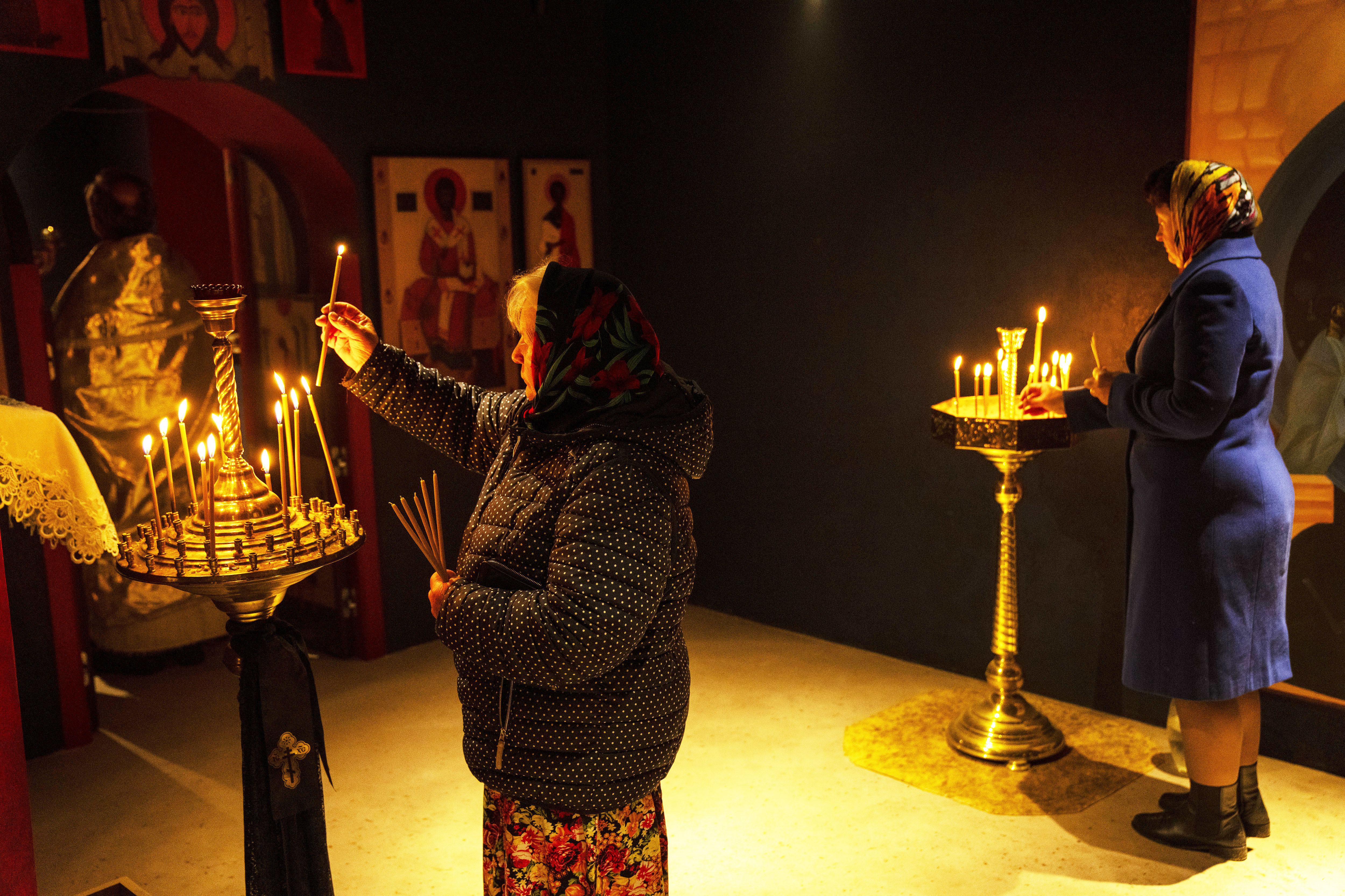 Orthodox Christian worshippers light candles during a ceremony at the Church of the Intercession in Lypivka, near Kyiv, Ukraine, Sunday, April 28, 2024.<br />(Francisco Seco / AP Photo)