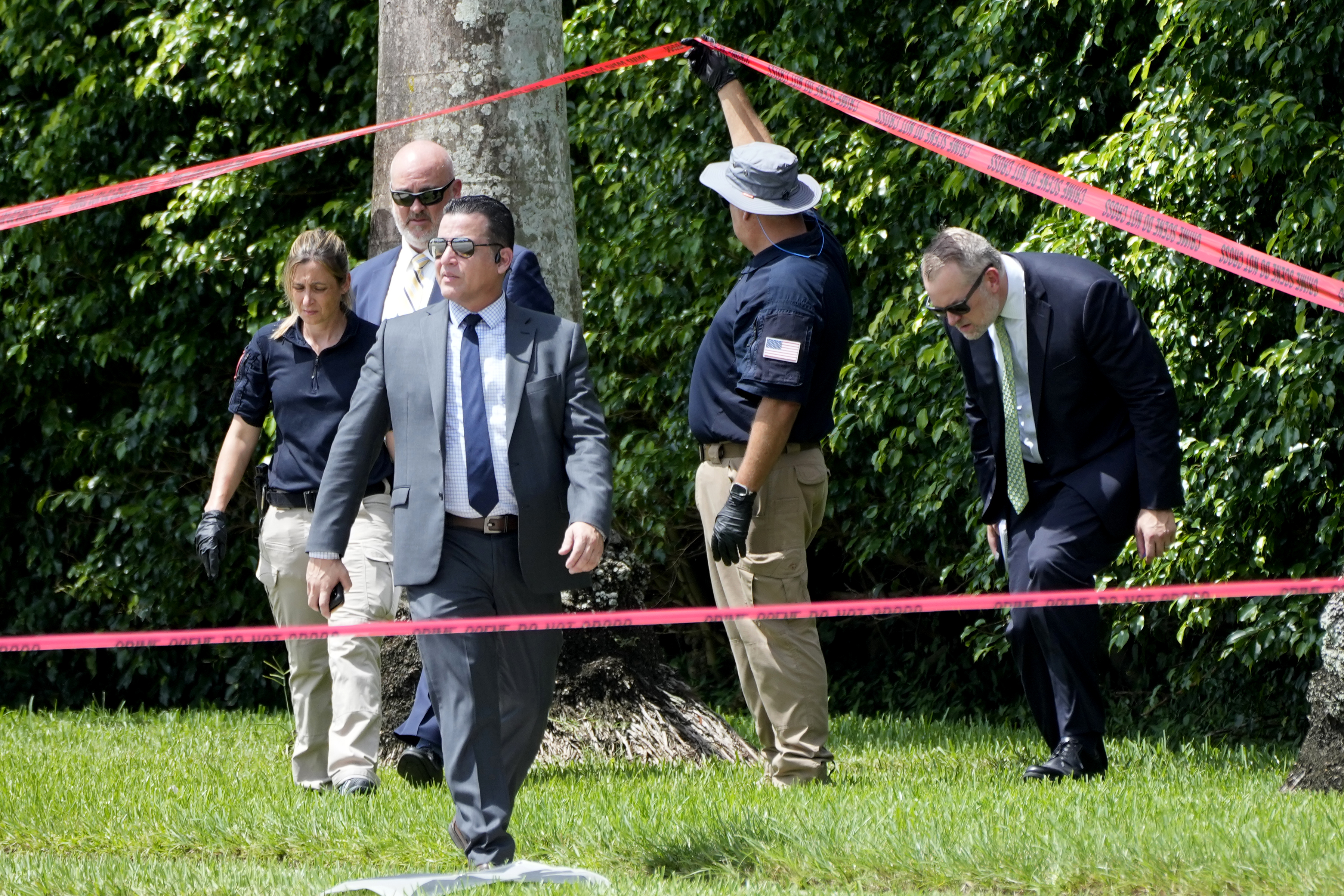 Law enforcement officials work outside of the Trump International Golf Club after the apparent assassination attempt of Republican presidential nominee and former President Donald Trump Monday, Sept. 16, 2024, in West Palm Beach, Fla.<br />(Lynne Sladky / AP Photo)