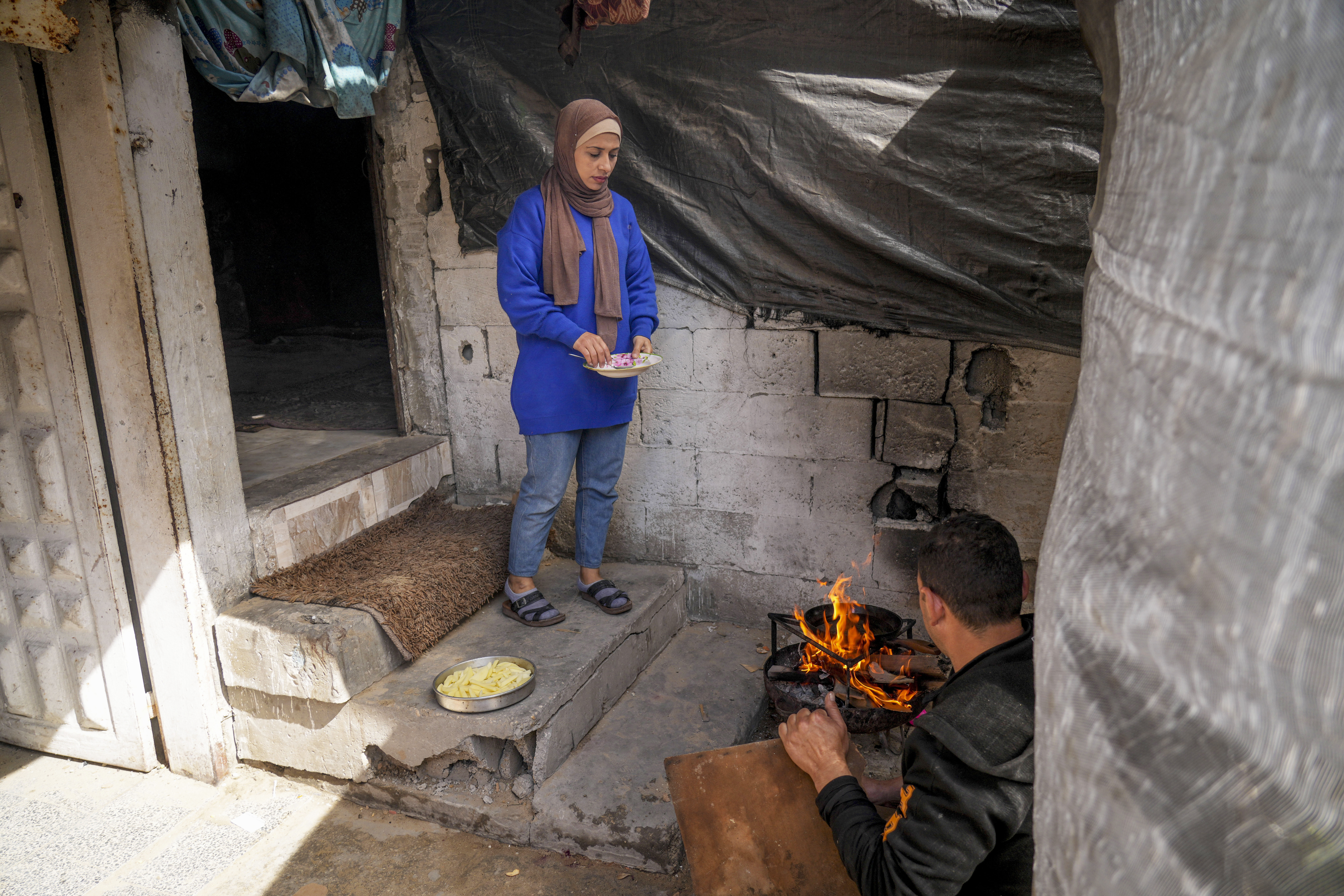 Rawia Tambora and her husband Ahmed prepare a meal in their home in Beit Lahiya, northern Gaza Strip, Friday, Feb. 21, 2025.<br />(Abdel Kareem Hana / AP Photo)