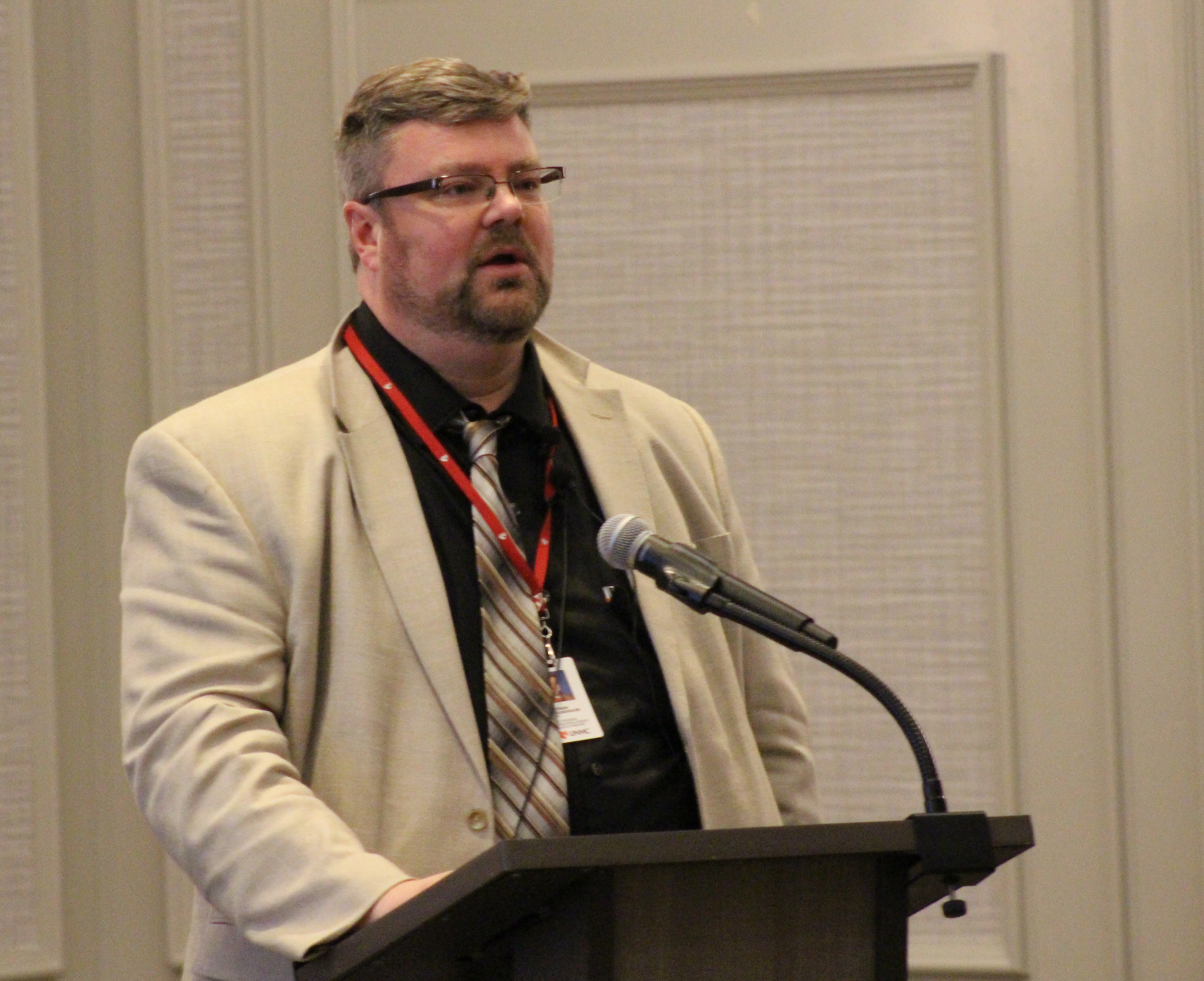 Matthew Garlinghouse, a professor of neuropsychology at the University of Nebraska Medical Center, addresses the crowd at the Medical Legal Dinner, a joint event held by the Omaha Bar Association and Metro Omaha Medical Society, on Thursday, March 5, 2020. (Photo by Scott Stewart)