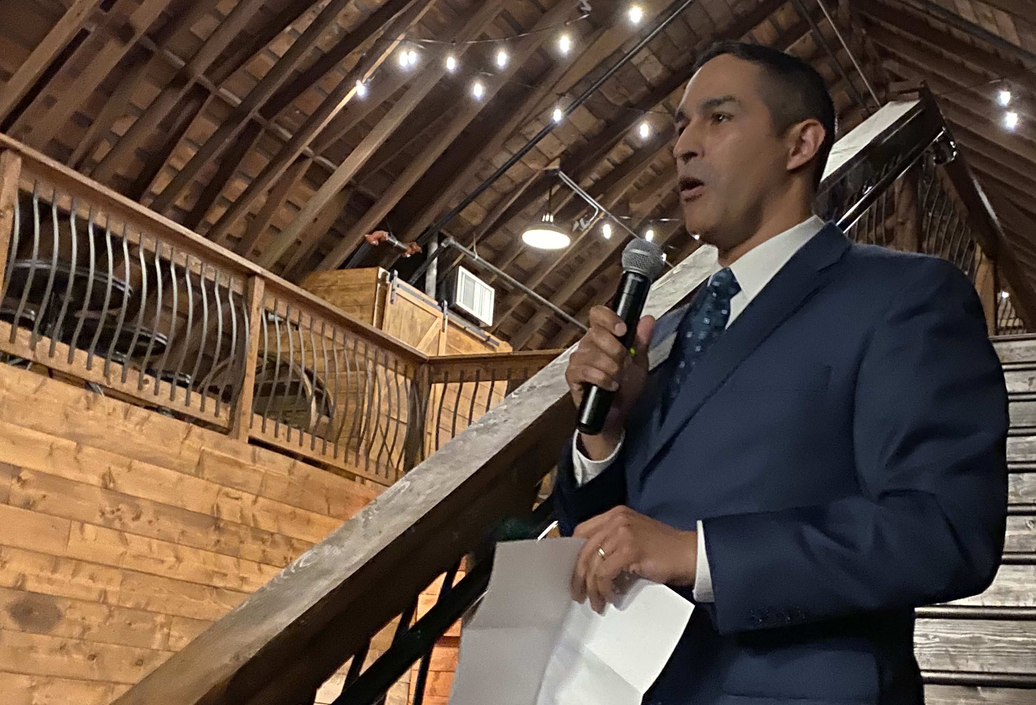 Omaha Bar Association President William Acosta Trejo delivers remarks at the OBA Wine Tasting event Friday, Jan. 24, 2020. (Photo by Scott Stewart)