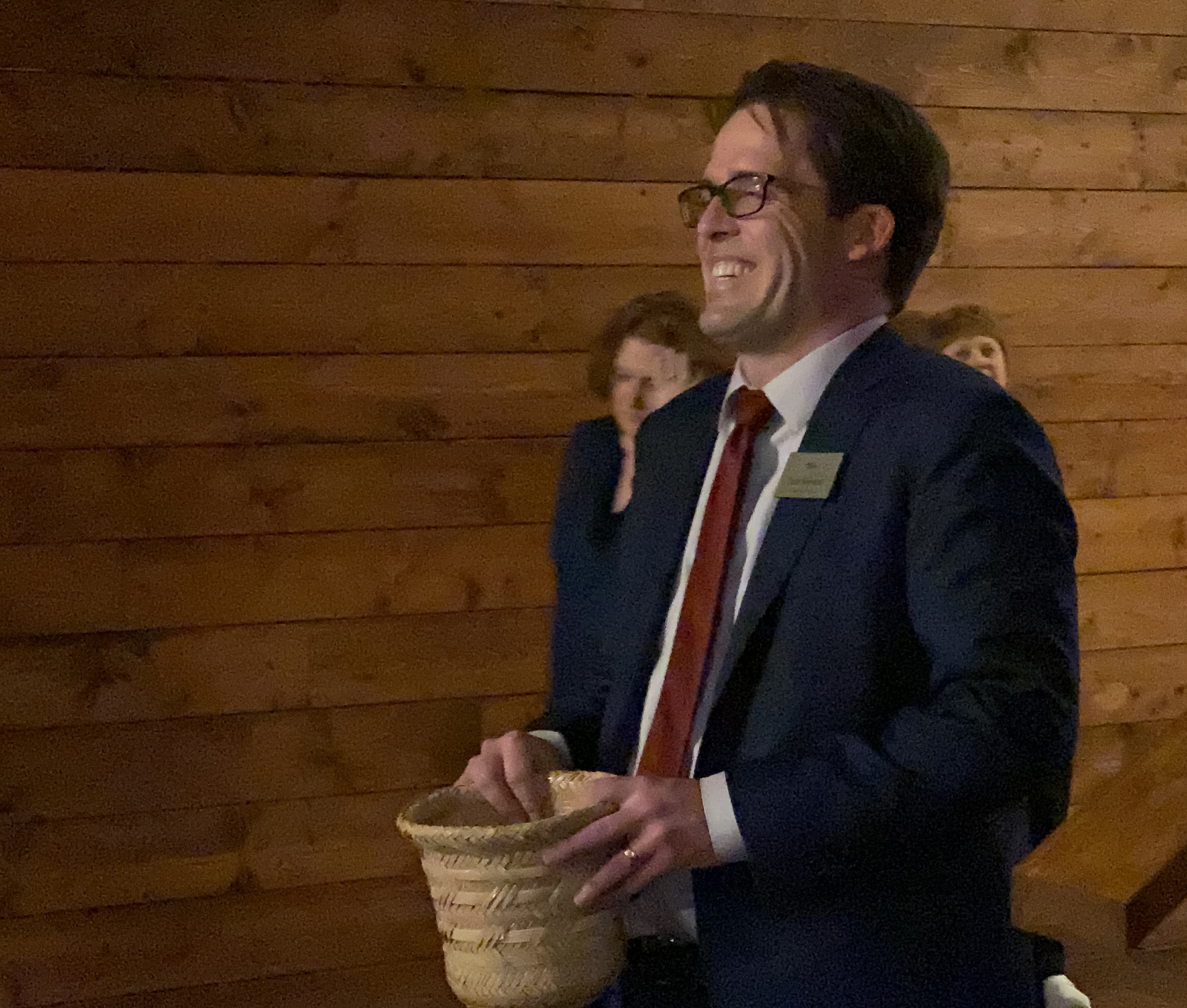 Omaha Bar Association Executive Director Dave Sommers selects the winner of a raffle prize at the OBA Wine Tasting event Friday, Jan. 24, 2020. (Photo by Scott Stewart)