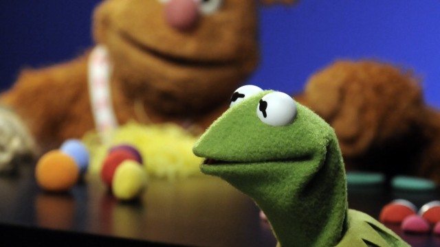 Muppets Fozzie Bear (left) and Kermit the Frog make a television appearance in New York, Monday Nov. 24, 2008.
(Richard Drew / AP Photo)