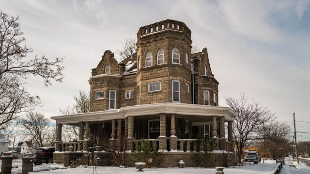 The home on the corner of Burdette Street and Florence Boulevard changed hands multiple times before it was bought by an African American couple in the 1930s. They listed it in the Green Book, a national guide of places that would serve Black Americans during the Jim Crow era. In December, it was added to the National Register of Historic Places. 
(Abiola Kosoko / Flatwater Free Press)