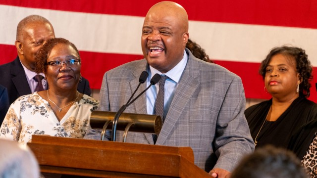 Douglas County District Judge Derek Vaughn (center) is named the next associate justice of the Nebraska Supreme Court. His wife, Jacqueline (left) and many other members of his family joined the announcement, Nov. 10, 2025.
(Zach Wendling / Nebraska Examiner)