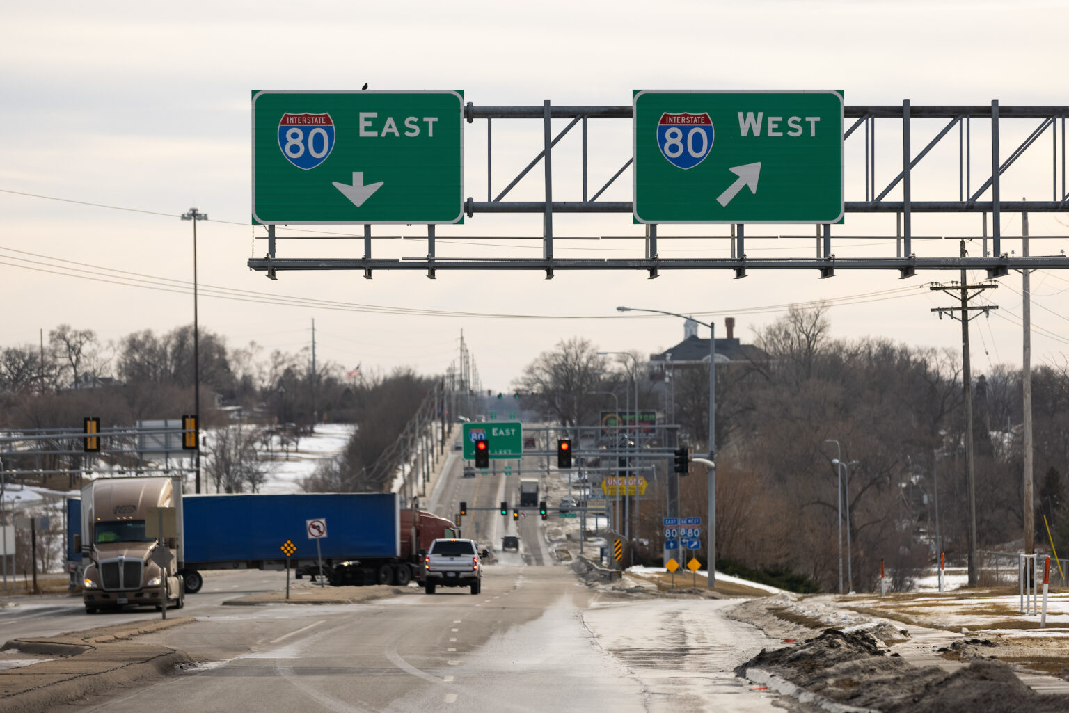 Nebraska lawmakers are looking at new ways to improve safety on Nebraska roads. Onramps lead both directions on Interstate 80 from 13th Street on Tuesday, Jan. 18, 2022, in Omaha.<br /> (Rebecca S. Gratz / Nebraska Examiner)