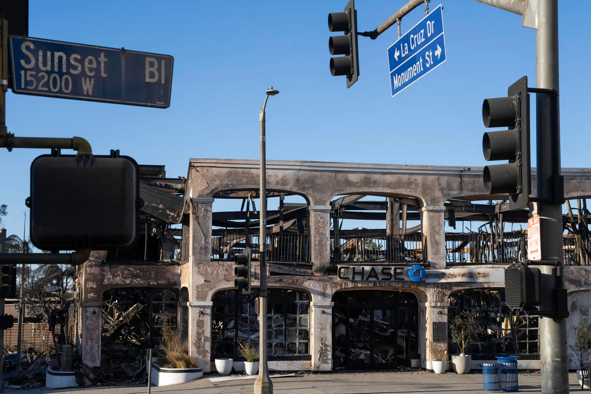 The JPMorgan Chase bank building in the center of the Pacific Palisades, California, business district was destroyed.<br />(Sarahbeth Maney / ProPublica)