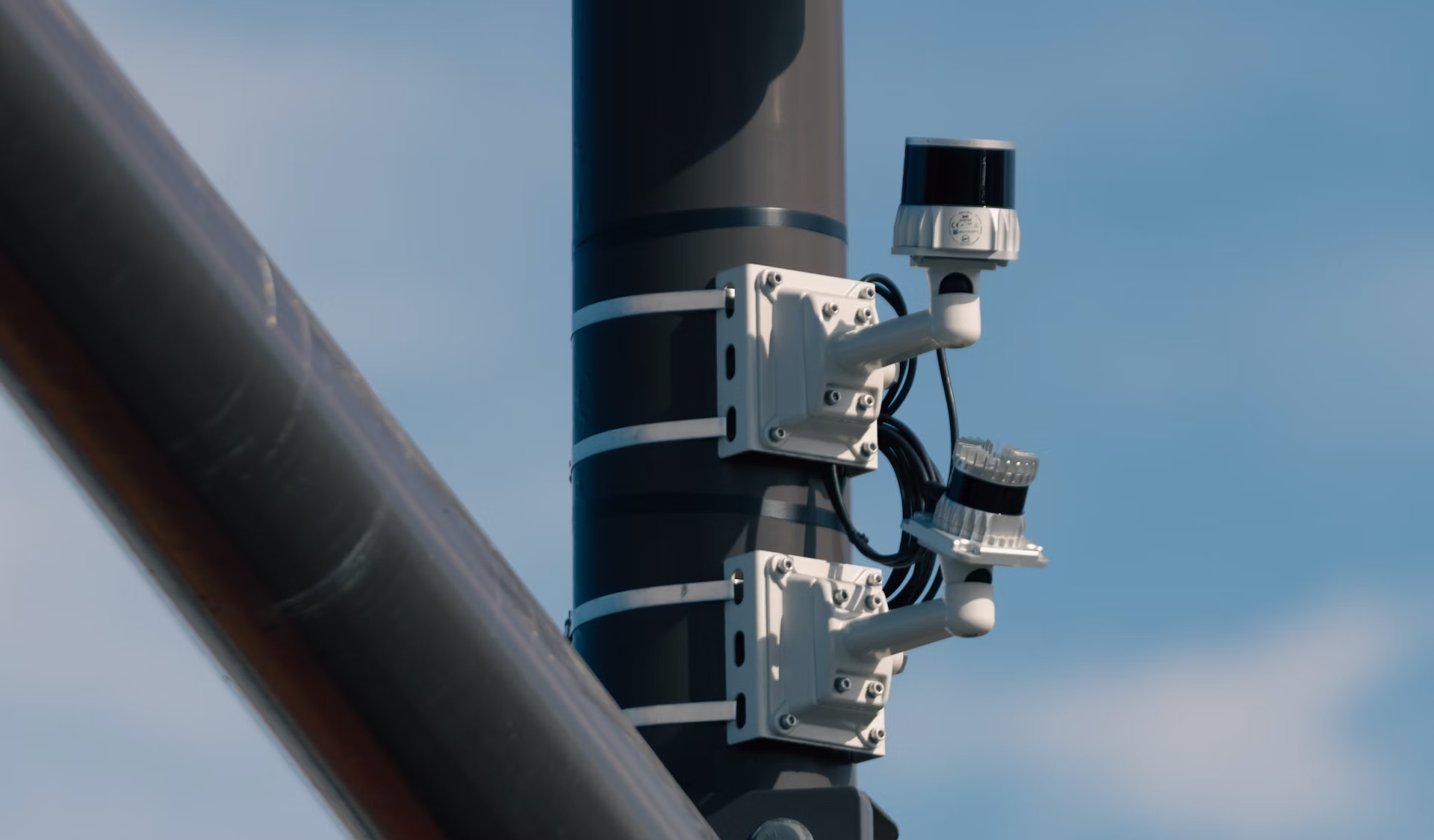 Ouster digital LiDAR deployed at a U.S. intersection.<br />(Business Wire)