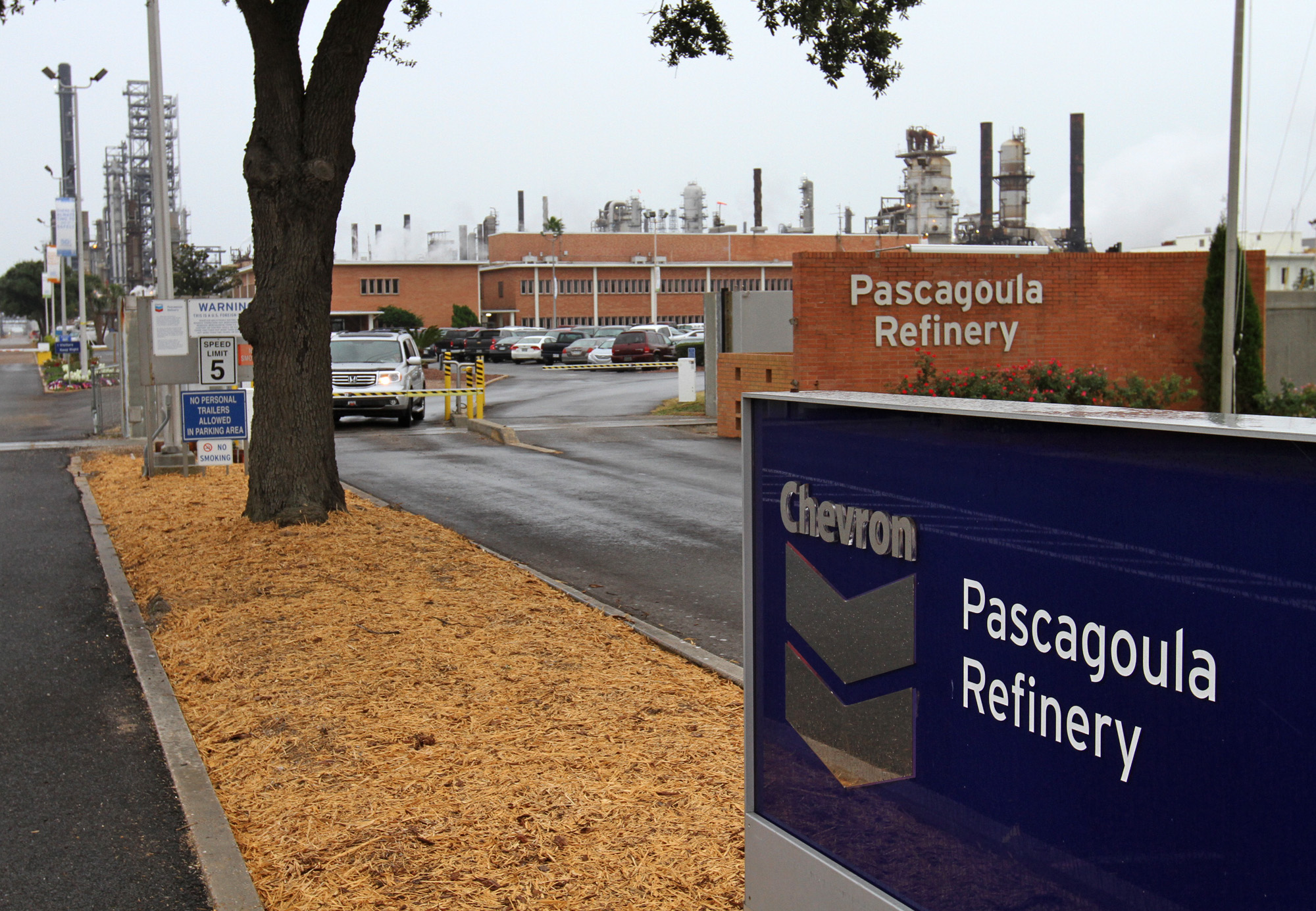 The Chevron refinery in Pascagoula, Mississippi. (John Fitzhugh / The Sun Herald via AP)
