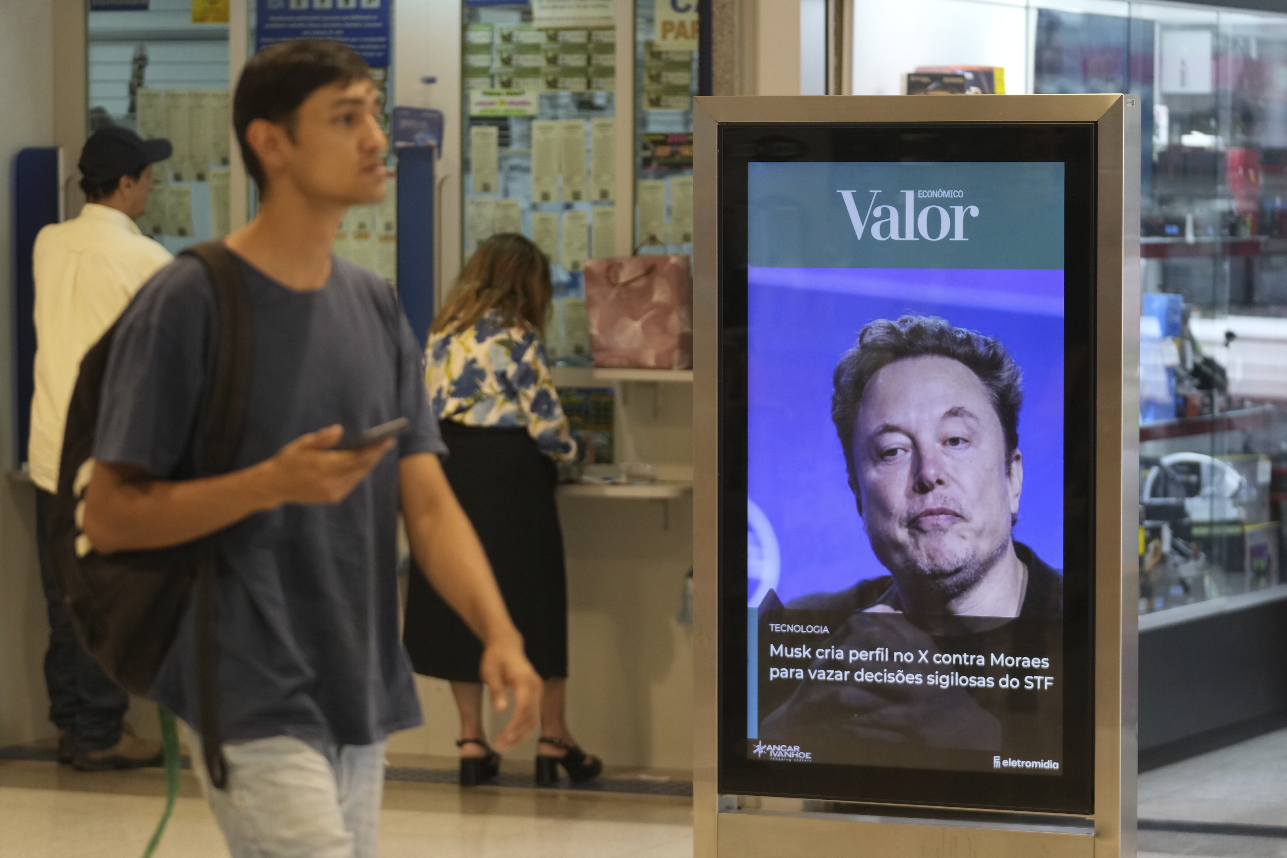 An ad by Valor media shows a photo of Elon Musk at a shopping center in Brasilia, Brazil, Monday, Sept. 2, 2024. The sign reads in Portuguese: &quot;Musk creates profile on X against Moraes to leak confidential decisions of the Supreme Court,&quot;<br />(Eraldo Peres / AP Photo)