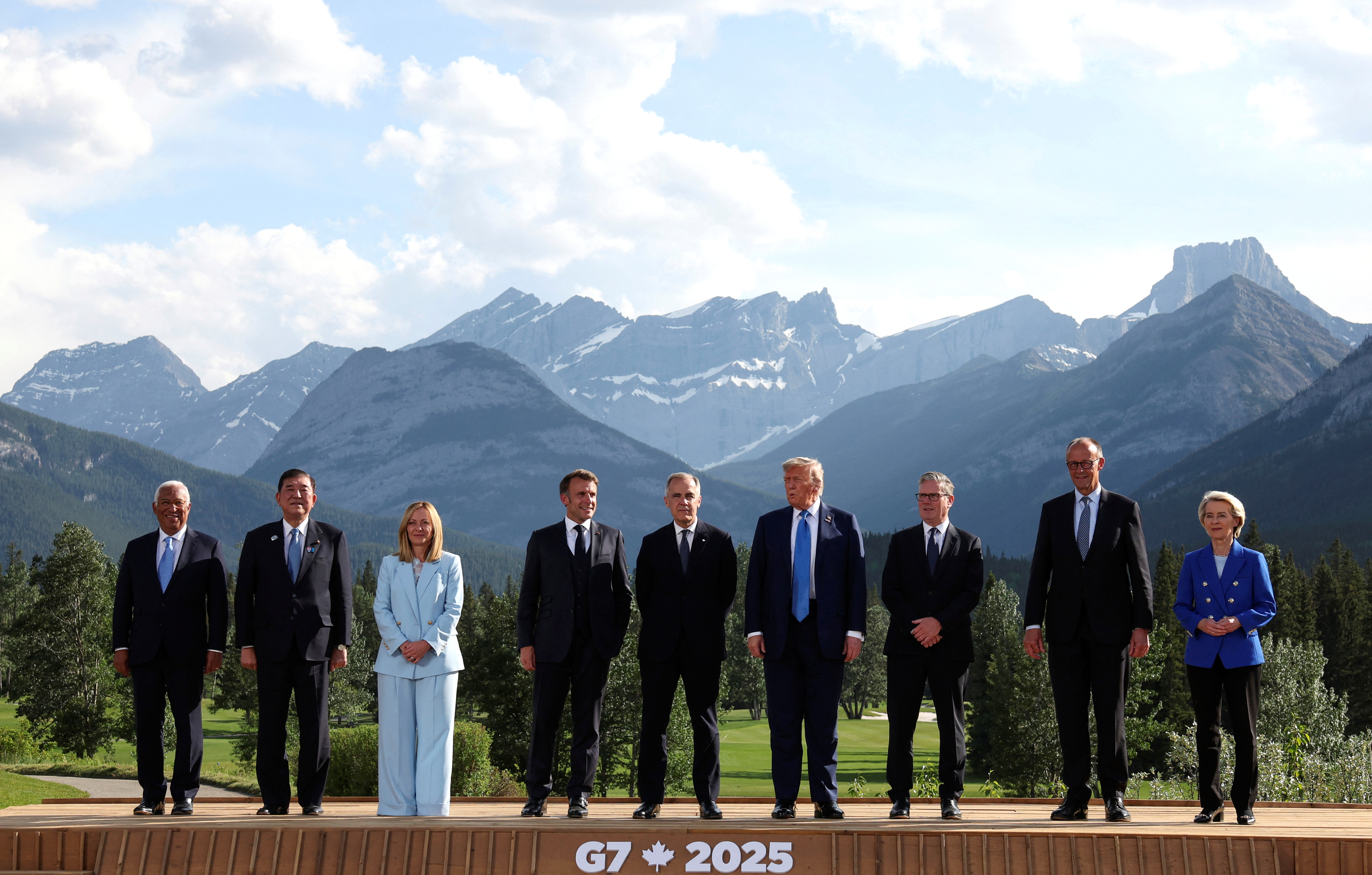 European Council President Antonio Costa (from left) Japan&#039;s Prime Minister Shigeru Ishiba, Italian Prime Minister Giorgia Meloni, French President Emmanuel Macron, Canada&#039;s Prime Minister Mark Carney, U.S. President Donald Trump, Britain&#039;s Prime Minister Keir Starmer, German Chancellor Friedrich Merz and European Commission President Ursula von der Leyen pose for a family photo during the G7 Summit, in Kananaskis, Alberta, Monday, June 16, 2025.<br />(Suzanne Plunkett / Pool Photo via AP)