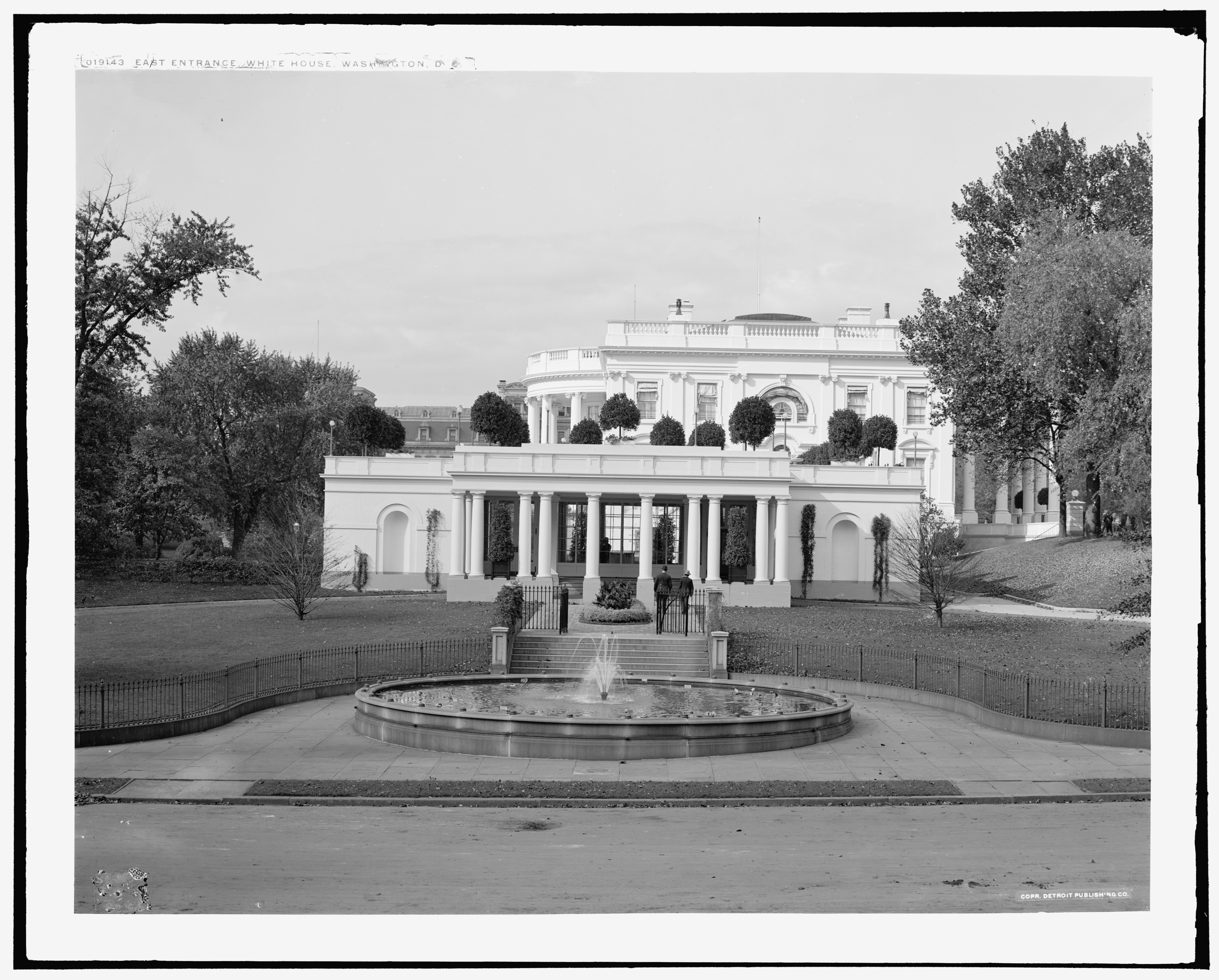 This photo provided by the U.S. Library of Congress shows the East entrance of the White House, Washington, in 1906.<br />(U.S. Library of Congress via AP)