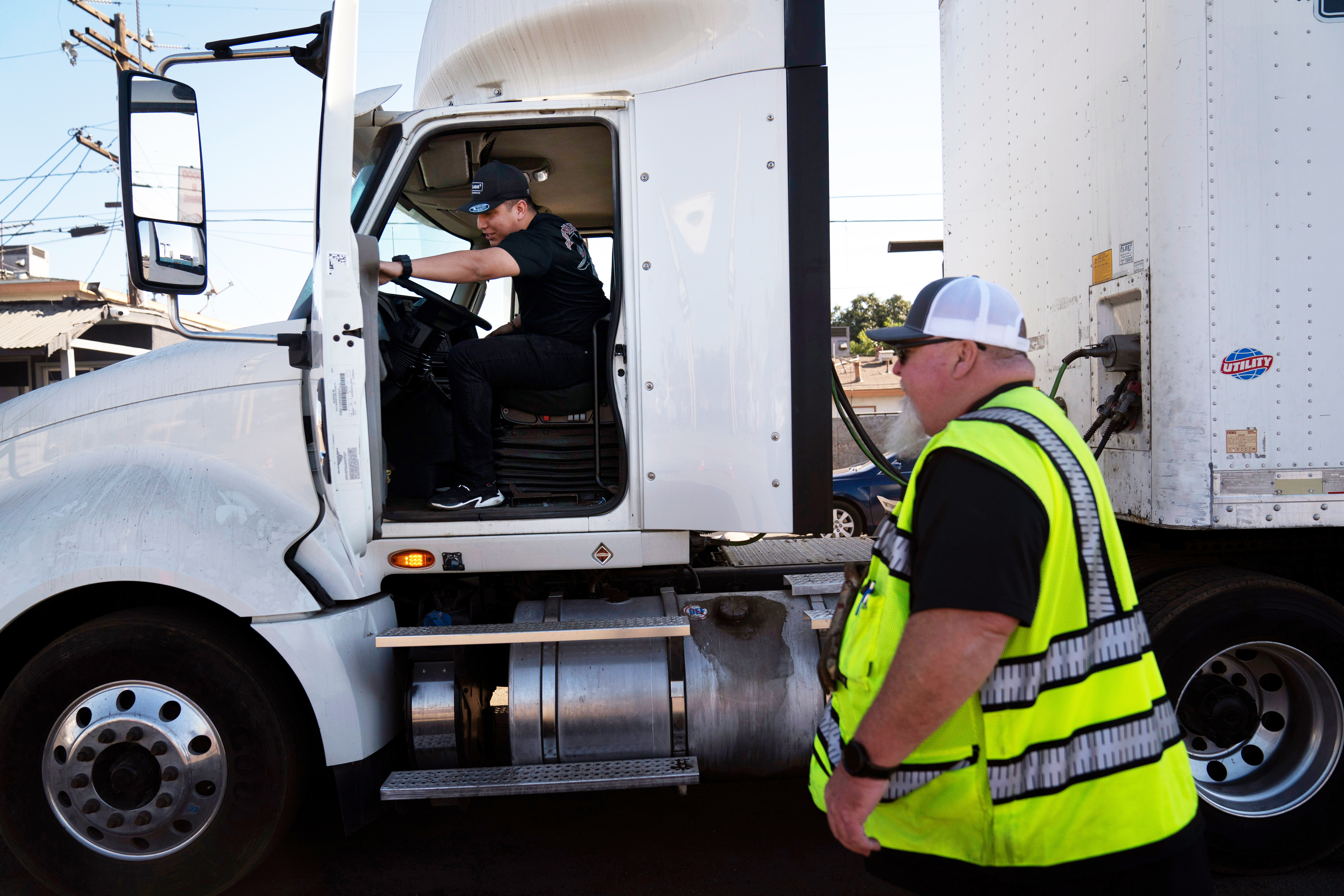 Federal Review Finds 44% Of US Trucking Schools Don't Comply With Government Rules