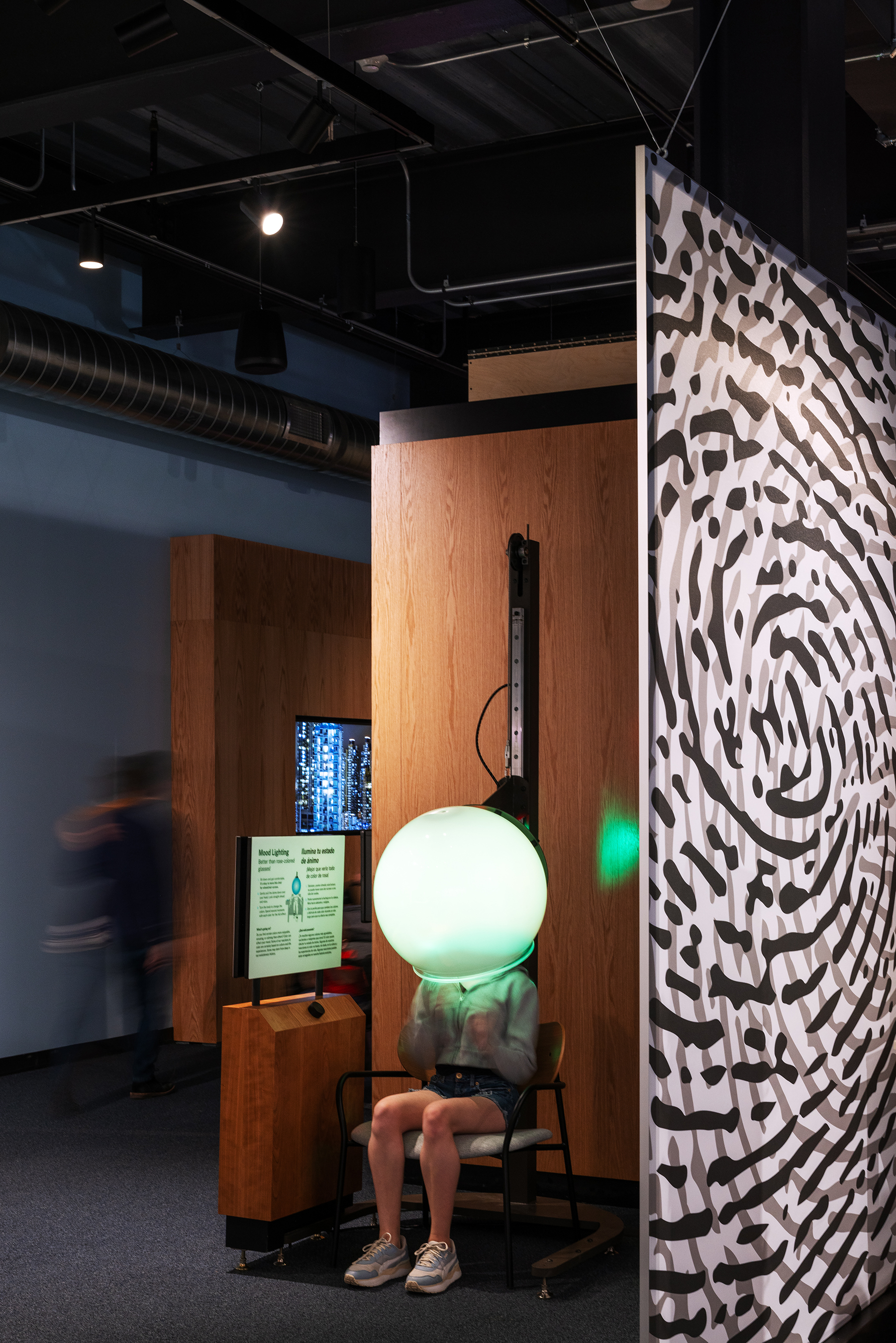 The Find Yourself exhibits encompass different aspects of being human – specifically how each of us is both a unique individual and part of a larger social world, where visitors can explore their cells, self, as well as community. Here visitors can experience how different colors affect one’s mood.<br />(Dan Schwalm / Kiewit Luminarium)