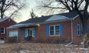 This rental home at 1115 S. 40th St. in Lincoln is among the dozens of rental properties involved in claims made against the estate of deceased Lincoln businessman Aaron Marshbanks. (Paul Hammel / Nebraska Examiner)