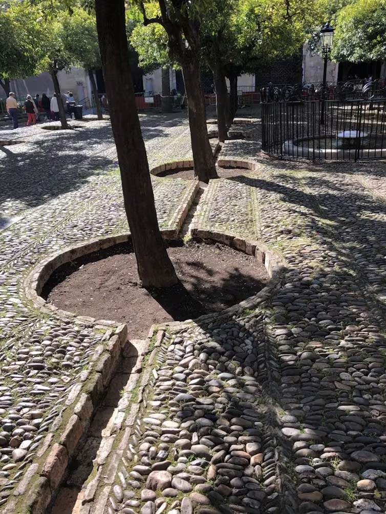 Landscaping in the Mosque of Cordoba, Spain, was designed to funnel rainwater where needed for irrigation.<br />( Adriana Zuniga  / The Conversation)
