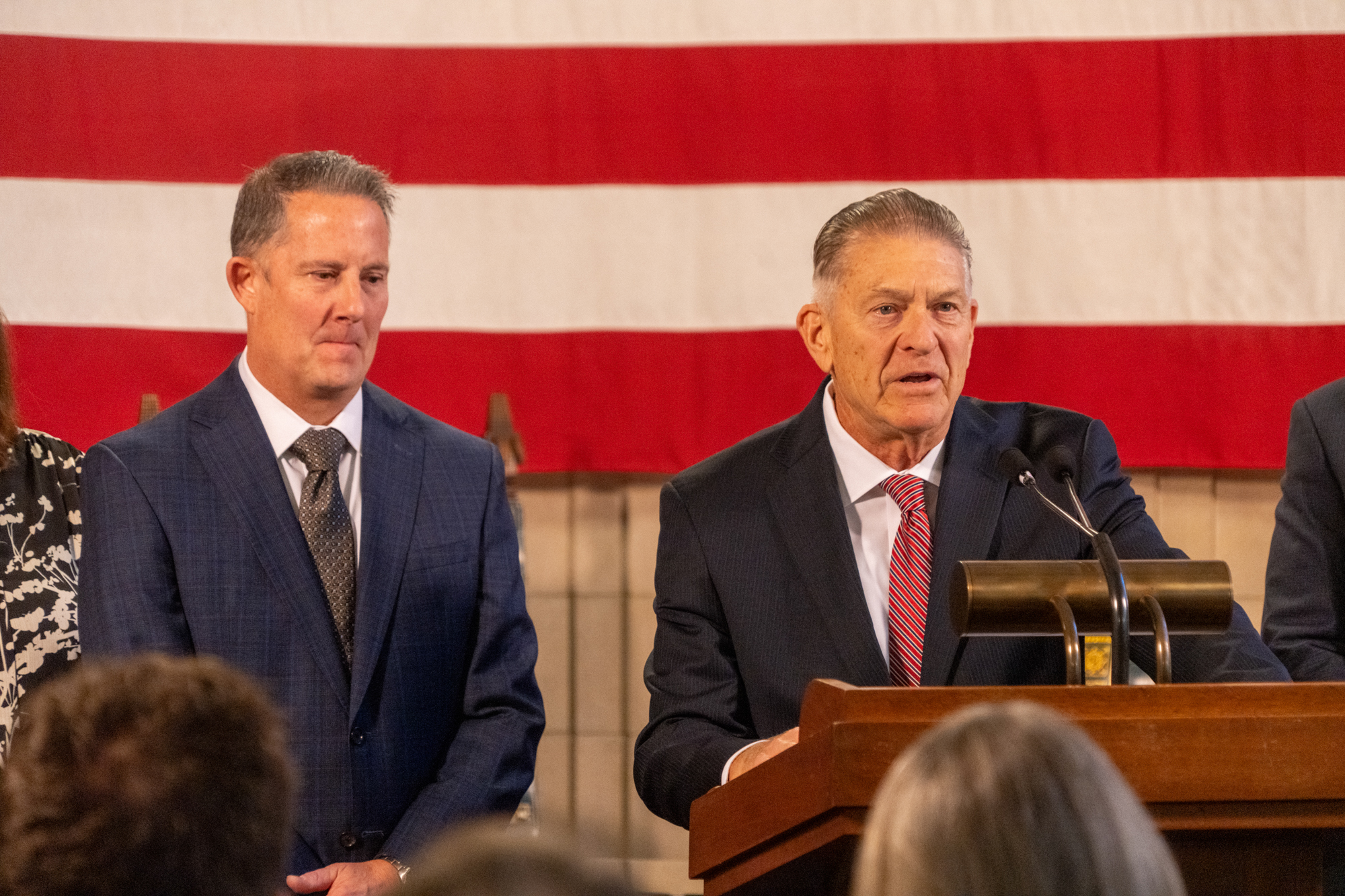Nebraska Chief Justice Mike Heavican (right) praises Justice Jeffrey Funke, who Gov. Jim Pillen selected Friday to be Heavican’s successor on the Nebraska Supreme Court, Oct. 25, 2024.<br />(Zach Wendling / Nebraska Examiner)