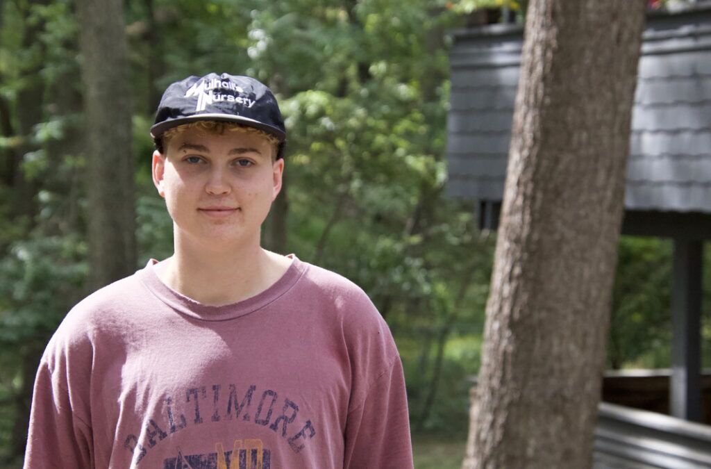 Lou Flott, a 27-year-old restaurant worker, serves as a building captain for the newly created Fontenelle Hills Tenants Union.<br />(Jeremy Turley / Flatwater Free Press)