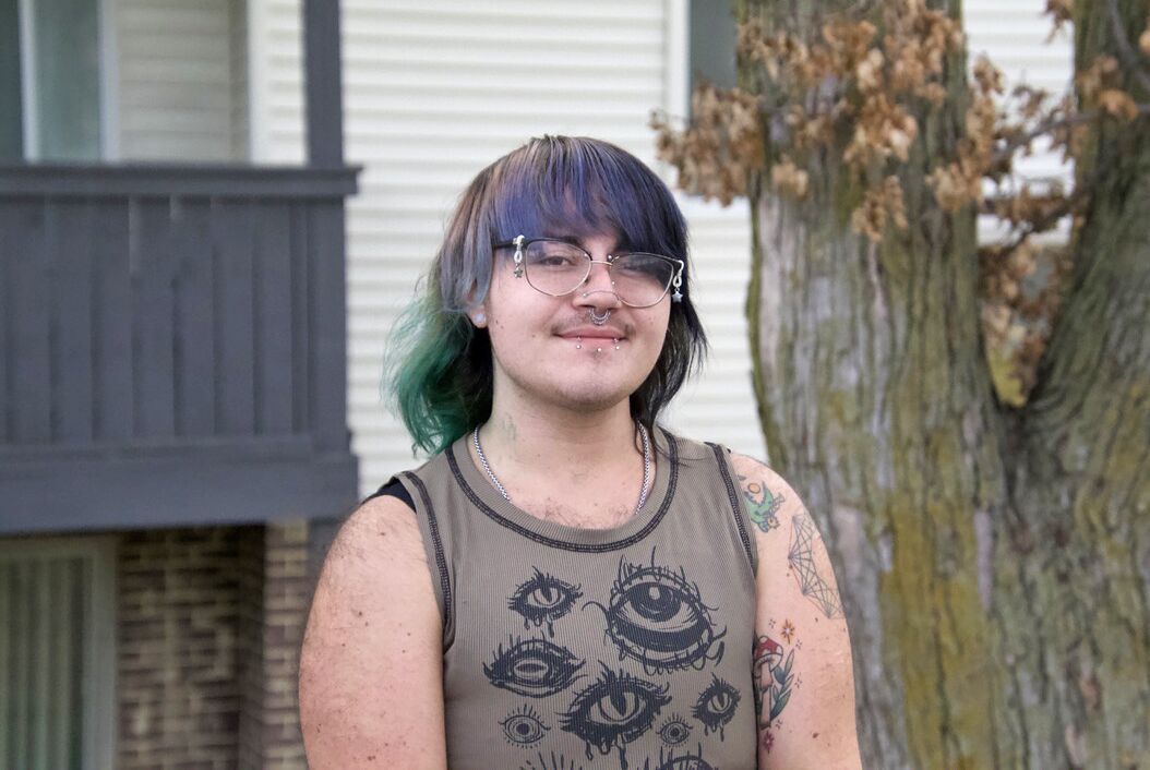 Spencer Antrim worked with volunteers from Omaha Tenants United to organize residents of Camelot Village Apartments into a union. The 21-year-old California native has experienced major maintenance issues since he arrived at the central Omaha complex.<br />(Jeremy Turley / Flatwater Free Press)