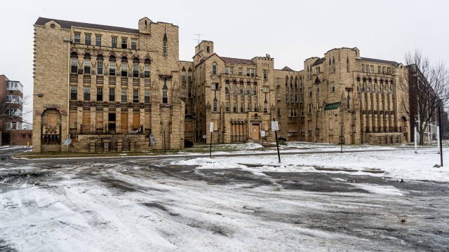 An apartment building at 300 Whitmore Road in Detroit, Jan. 6, 2026, is among a number of historically significant apartment buildings that have been abandoned by the owner. 
(Cydni Elledge / Outlier Media)