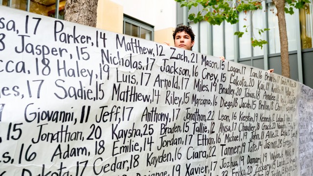 Dawson Kelly holds a banner with names of young people who advocates say died as a result of social media at a protest outside the Ronald V. Dellums Federal Building and U.S. Courthouse on Tuesday, Aug. 18, 2026, in Oakland, Calif.
(Noah Berger / AP Photo)