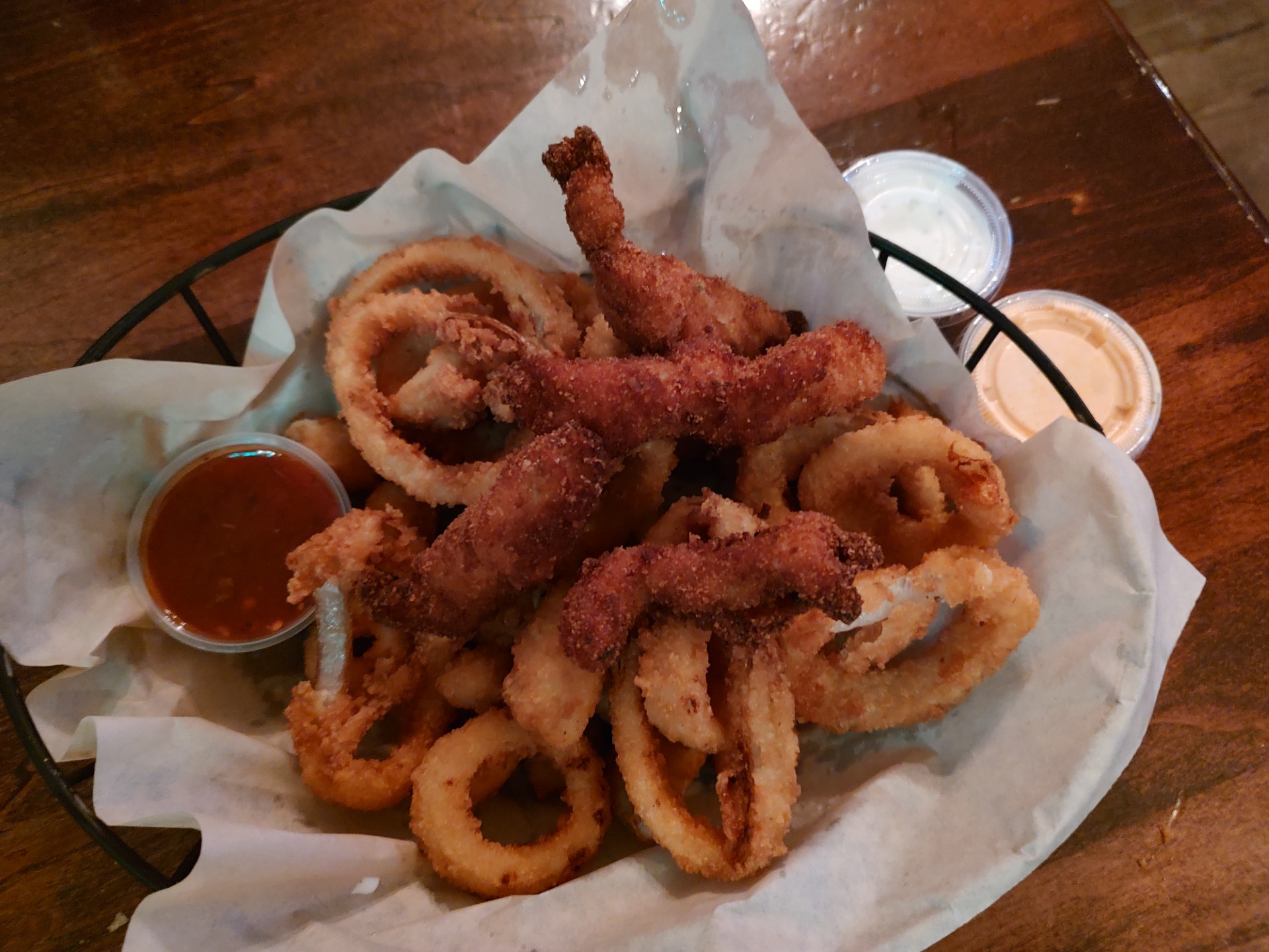 The awesome Irish Sampler Platter displayed: &quot;Onion O Rings,&quot; &quot;Kill Kenny Tenders,&quot; and &quot;spicy cheese curds.&quot; (And the tasty Jerk Sauce!)<br />(Austin Petak / The Daily Record)