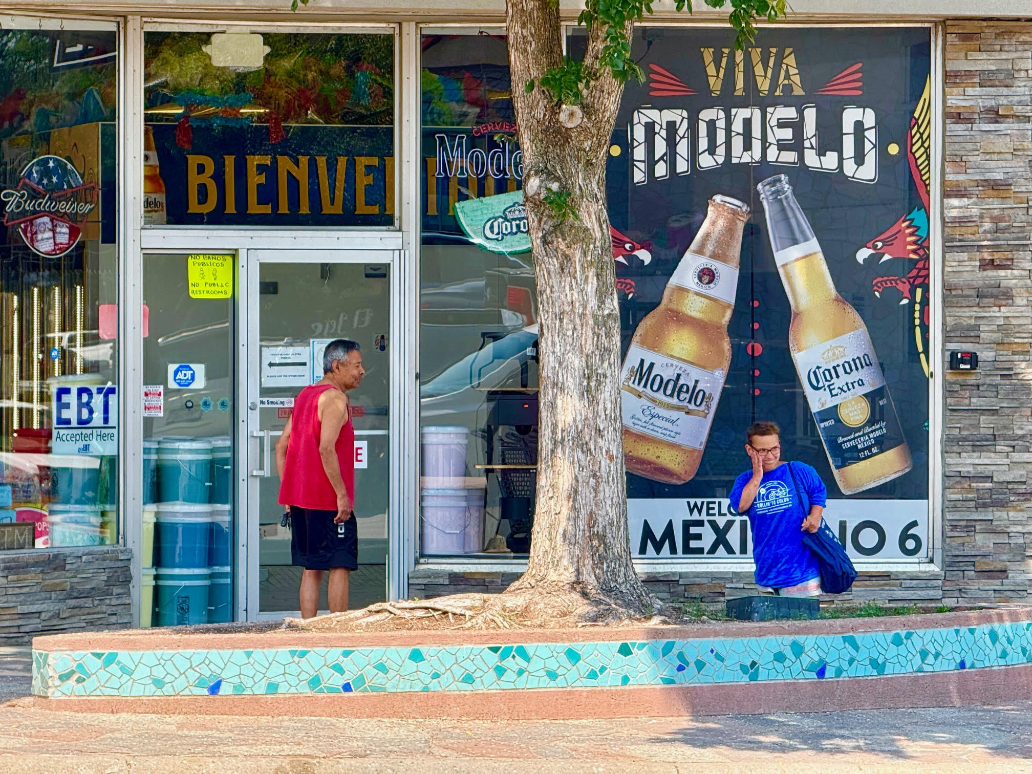 Customers are perplexed to find a South Omaha store along the main South 24th Street business district closed at mid-morning Tuesday.<br />(Cindy Gonzalez / Nebraska Examiner)